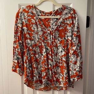 Orange top with flowers! 💐